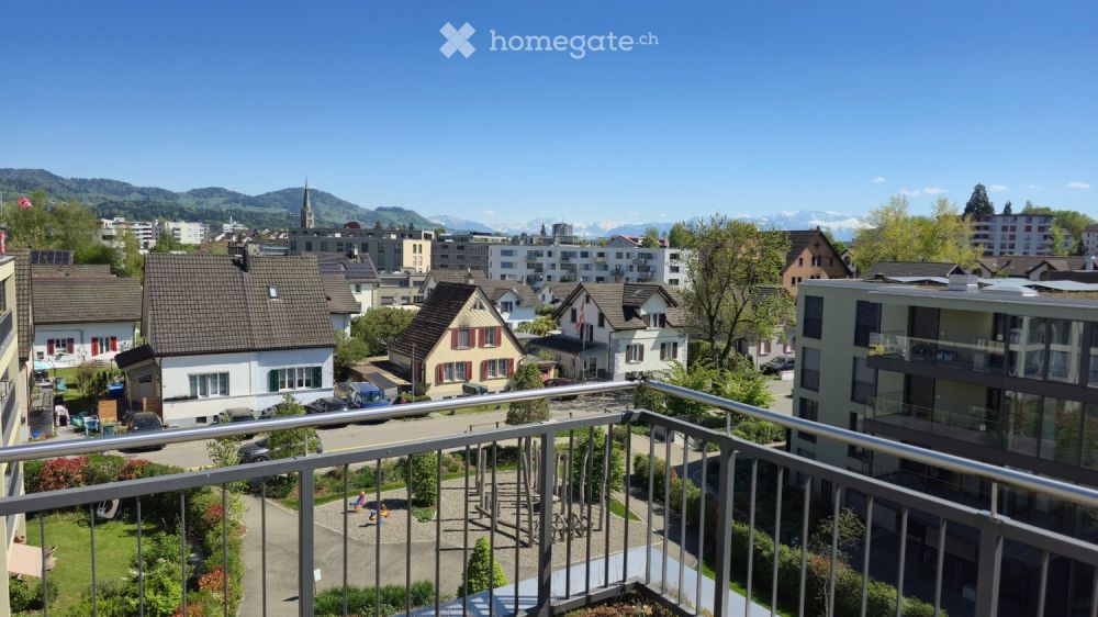 Moderne 2.5-Zimmer-Attika-Wohnung mit Berg/Stadtblick - Bild 1