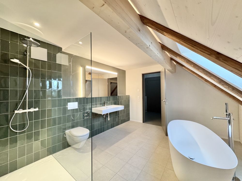 3.5 Zimmer Haus angebaut, Lift, Top Ausbau - Bild 3