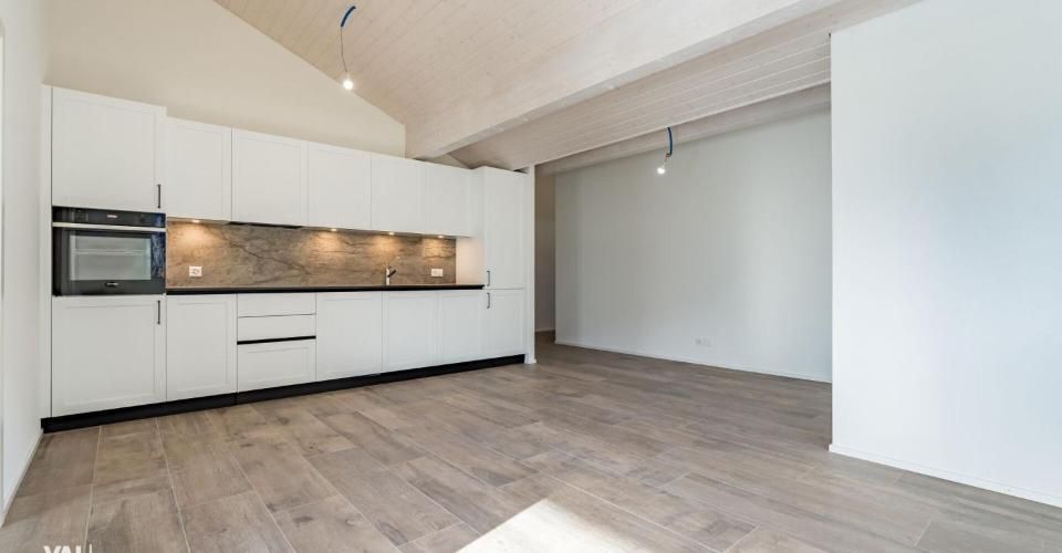 Attique lumineux avec balcon et deux places de parc - Attique 4.5 pièces - image - 2
