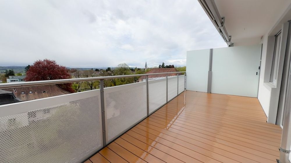 Totalsanierte 4 Zimmerwohnung mit grossem Balkon - Balkon