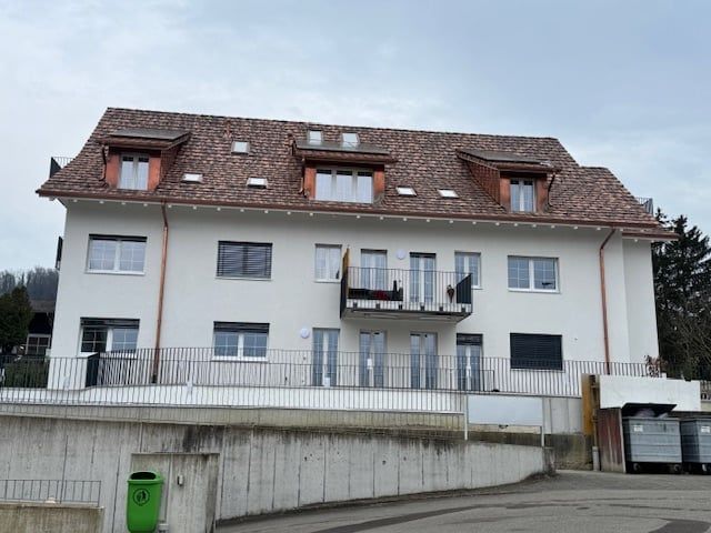 moderne 2.5-Zimmer-Wohnung in Sünikon zu vermieten - Ansicht Aussen