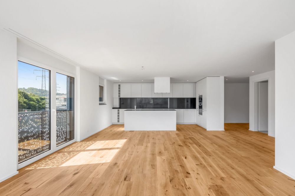 Moderne, grosszügige und helle Attikawohnung - Kueche.jpg