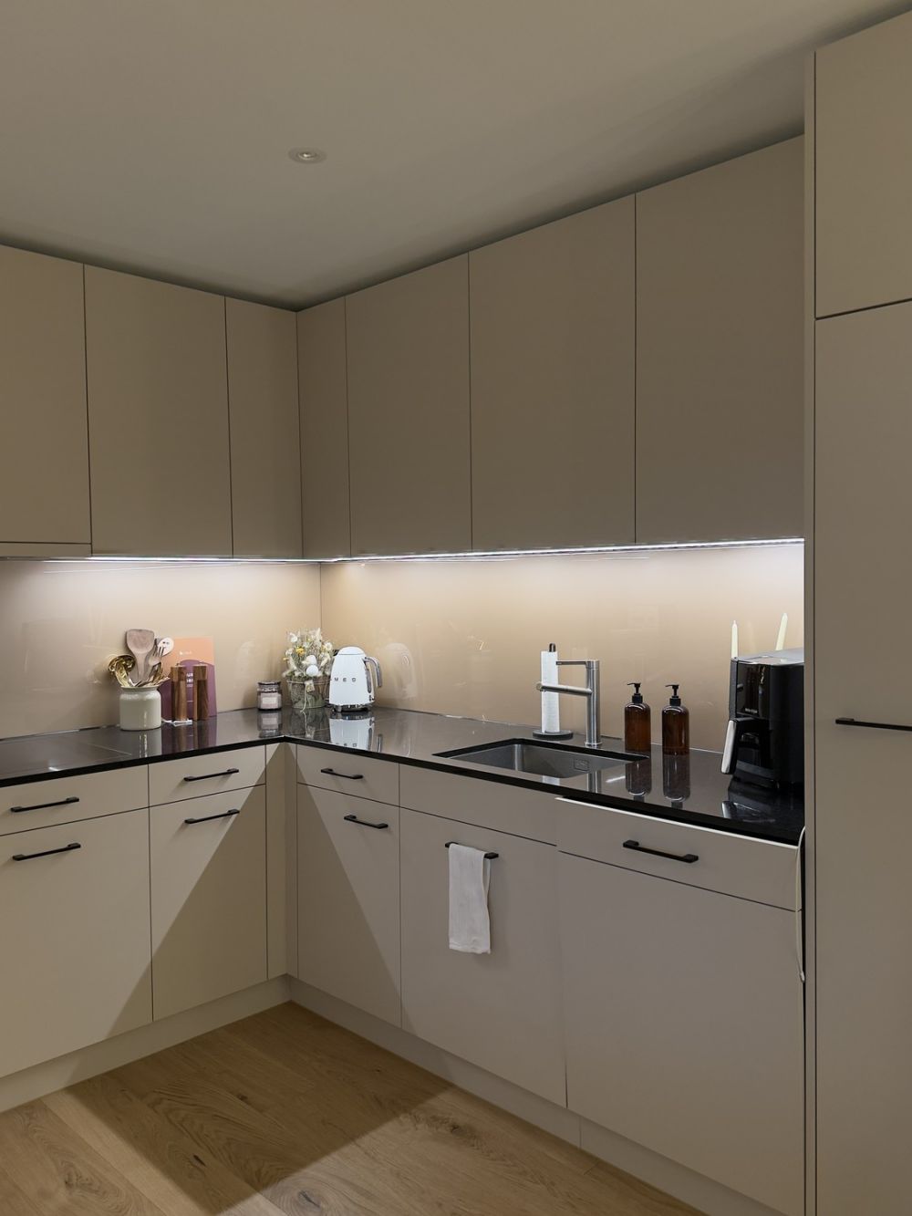 Neue und moderne, möblierte 3.5 Zi Wohnung - Bild 5