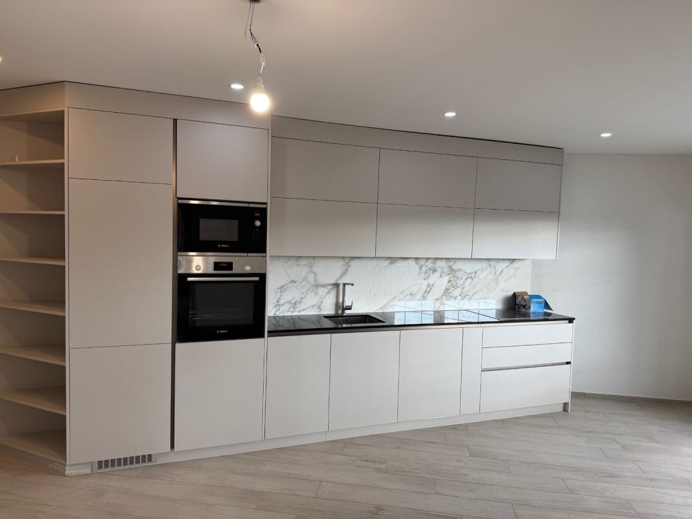 Erstvermietung moderne 3.5-Zimmer-Wohnung - Küche