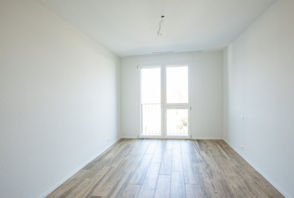 Grosszügige, helle Wohnung mit Balkon und eigener Waschküche - Zimmer