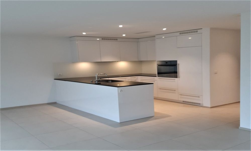 Appartement au dernier étage - Complexe immobilier attractif et moderne - Cuisine d&39;un autre appartement du bâtiment pour illustration