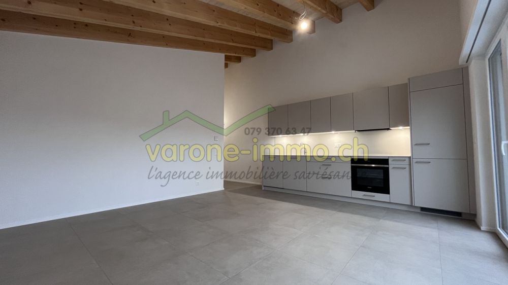 À LOUER à Saint-Germain / Savièse - 4.5 pces - Séjour et cuisine de l'appartement témoin