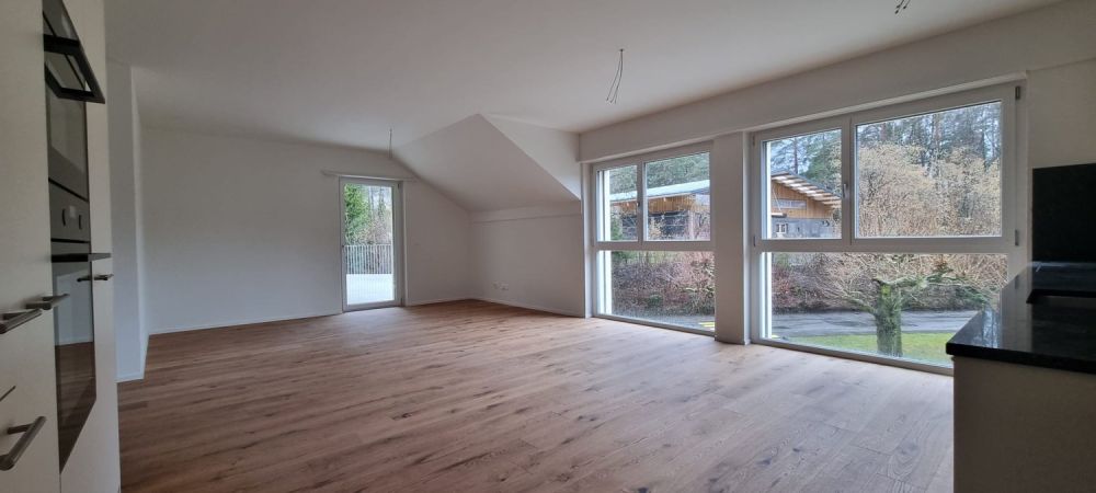 Appartement neuf lumineux et moderne de 4 pièces avec balcon, parking et carport inclus - Bild 3