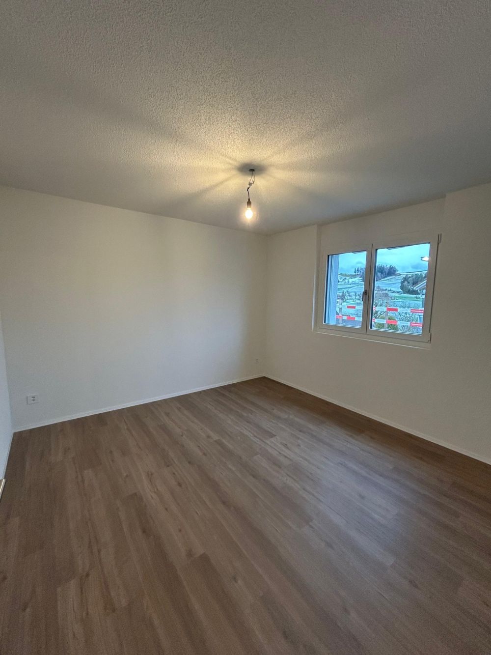 Gartenwohnung (3.5-Zimmer) mit 120m2 privater Rasenfläche und 40m2 Sitzplatz - Bild 8