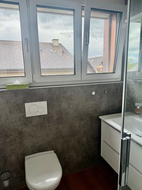 Charmante 2-Zimmer-Dachwohnung mit viel Cachet im historischen Hof des Schlössli Rubigen - Bild 5