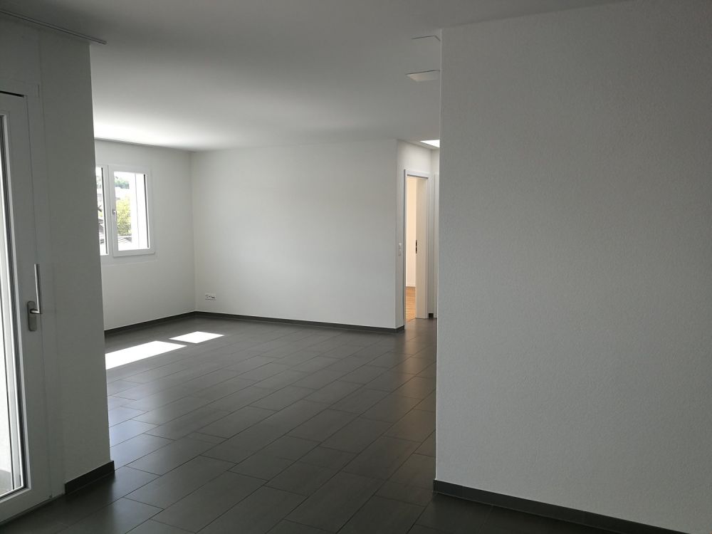 Nachmieter gesucht: Helle 5.5-Zimmer-Wohnung mit Balkon und Weitsicht in Lupfig - Bild 8