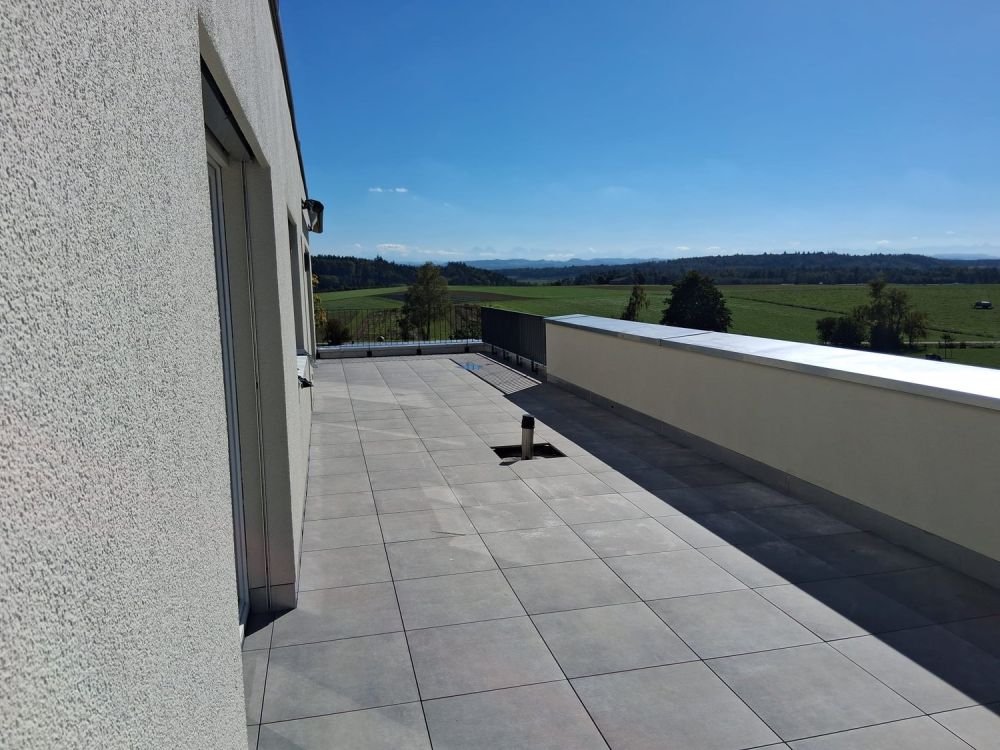Helle 3.5-Zimmer-Dachwohnung mit grossem Balkon und schöner Aussicht - Bild 6