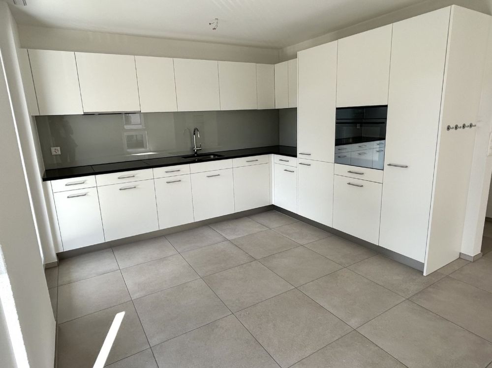 Moderne und helle 4.5-Zimmerwohnung an bester Lage zu vermieten! - Bild 1