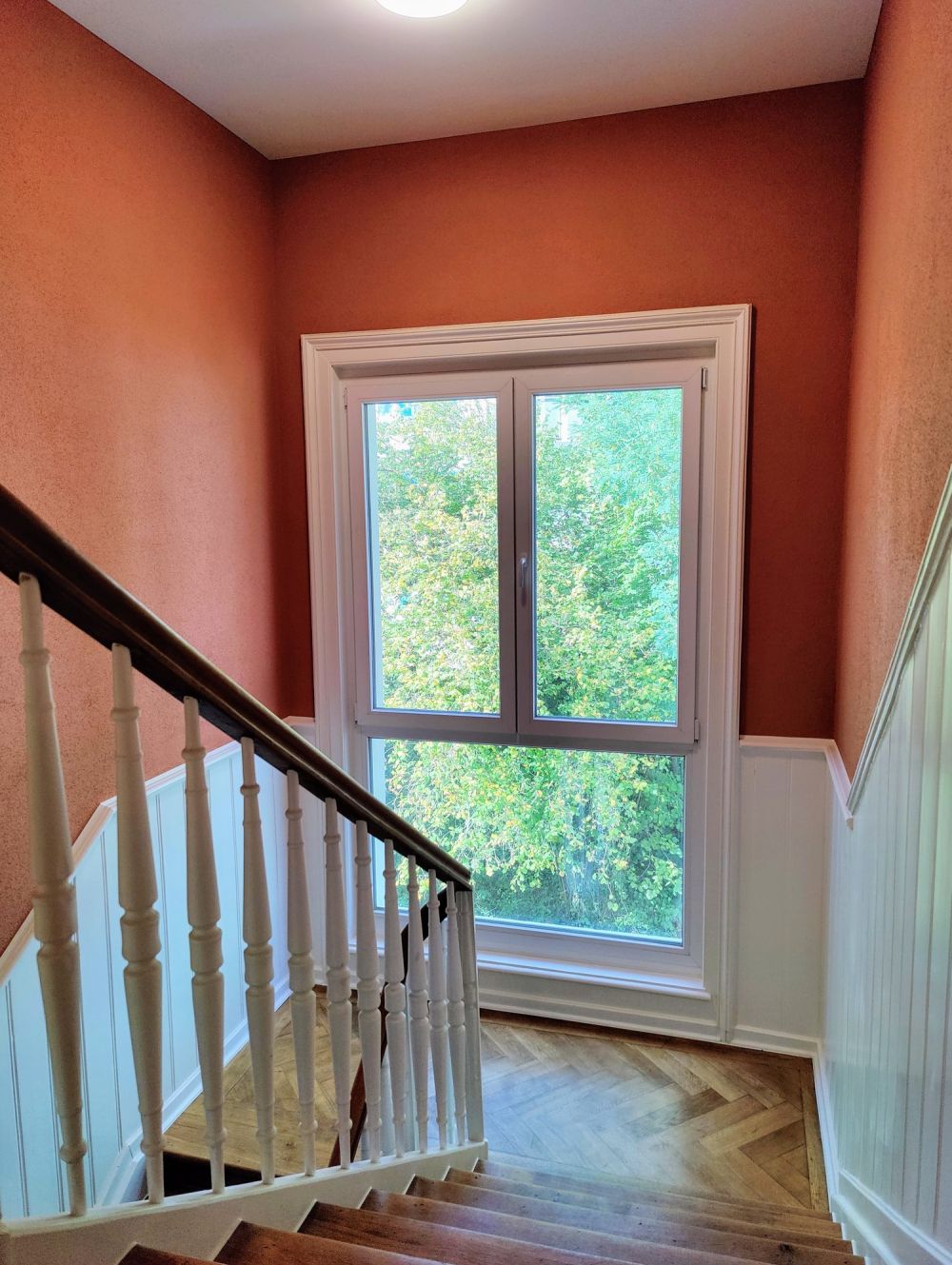 Charmante Maisonette-Dachwohnung mit Terrasse - 2024 10 11_Treppenhaus_2