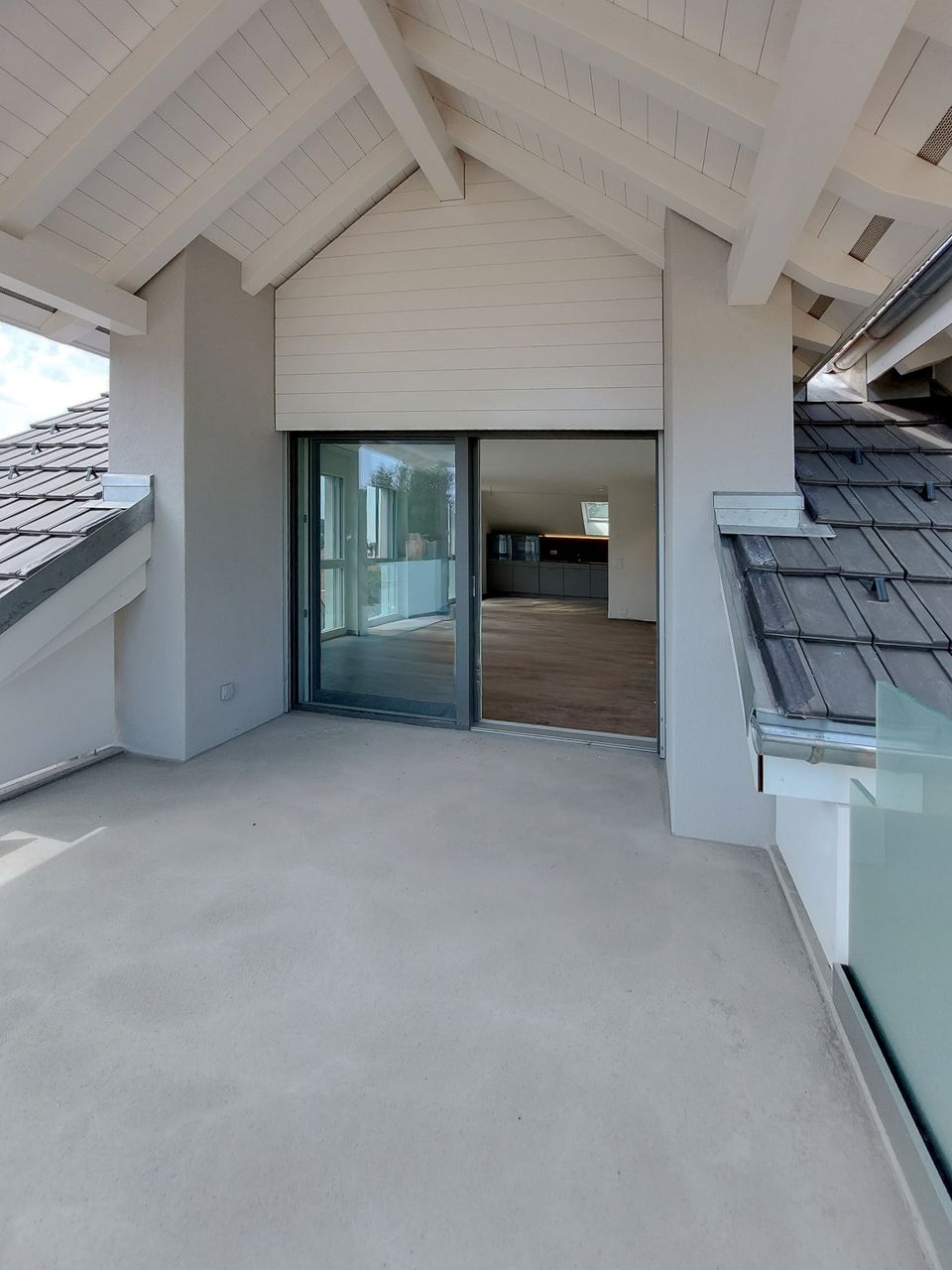 Grosszügige Dachwohnung mit eigenem Estrich und schöner Aussicht - Bild 10