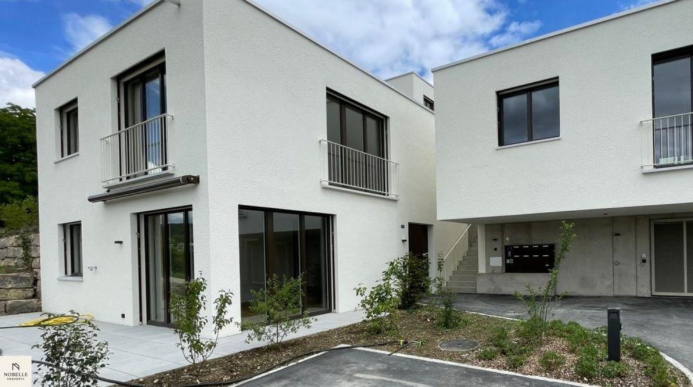 Sonnig, modern und hochwertig – 2.5 Zimmer Wohnung mit unverbaubarer Aussicht - Bild 2