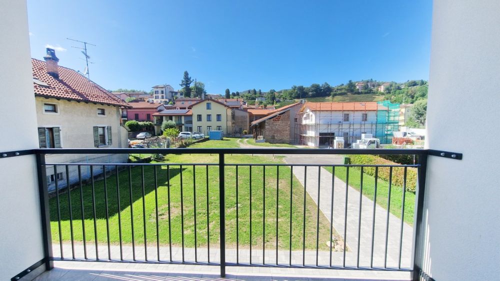 Nuovo ampio 2,5 con balcone panoramico, perfetto anche a reddito. - Bild 4