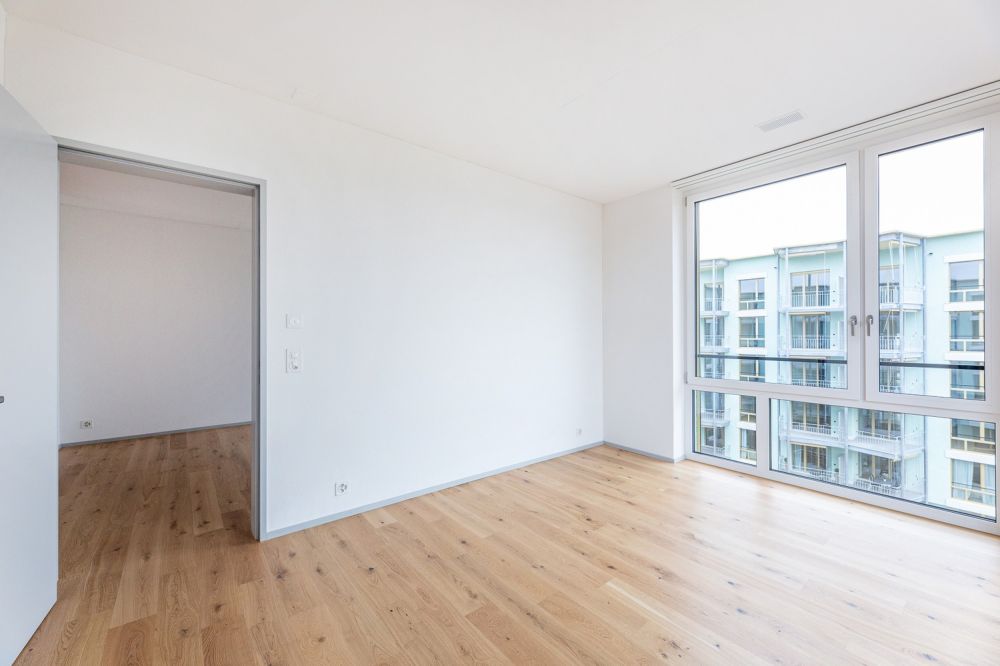 Moderne 2.5-Zimmer-Wohnung im 6. Stock mit Abendsonne – Winterthur Neuhegi - Bild 1