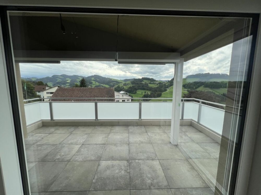 Grosse Dachwohnung mit traumhafter Aussicht - Bild 8