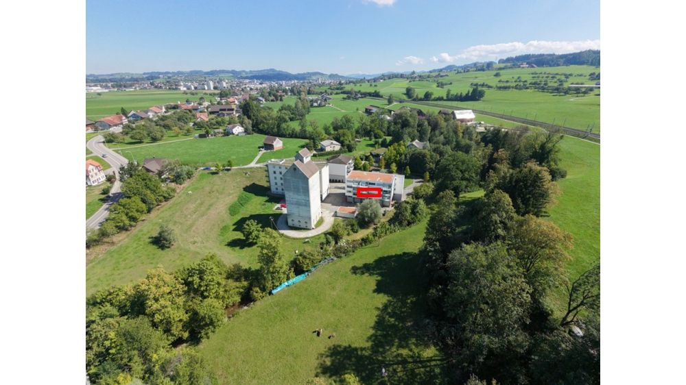 komplett sanierte 3 1/2 Zi. Wohnung im Grünen am Dorfbach - Bild 1
