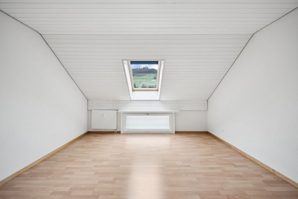 ERSTVERMIETUNG NACH SANIERUNG! - Zimmer_HD.jpg