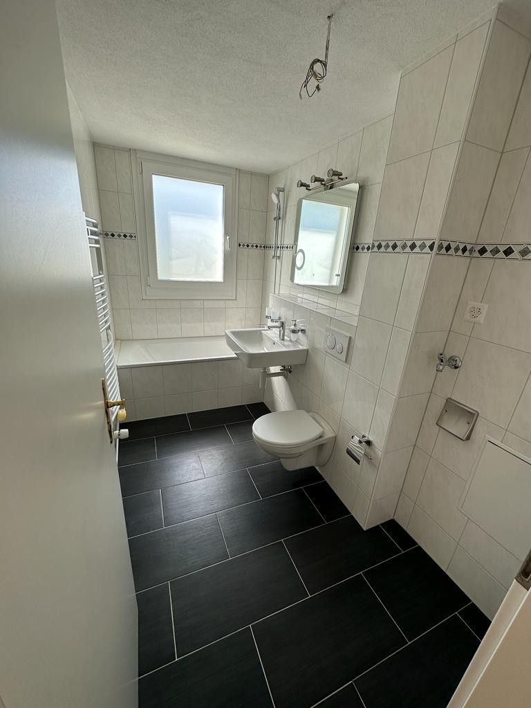 Total renovierte Wohnung mit Gartensitzplatz - Bild 8