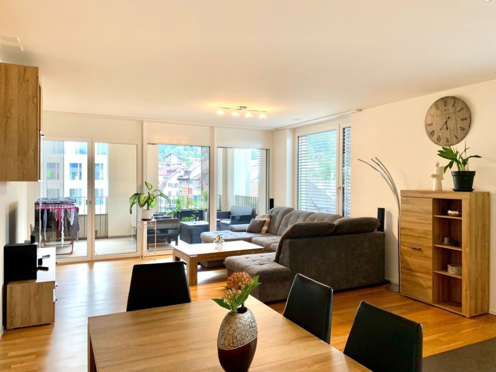 Grosszügige 2.5-Zimmer-Neubauwohnung im Zentrum von Altstätten! - Wohnzimmer.jpg