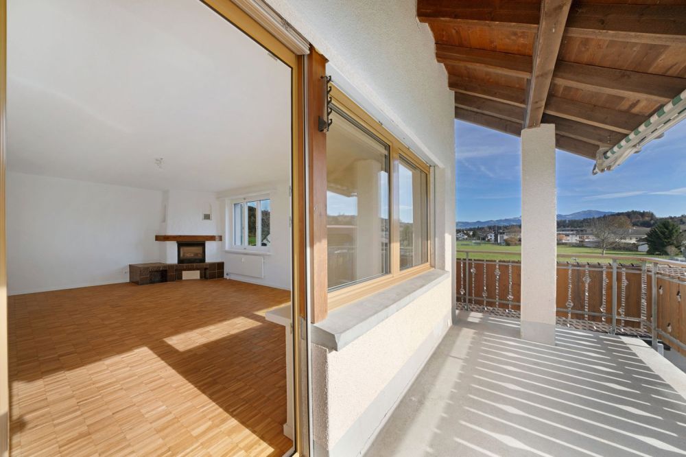 Erstvermietung nach Komplettsanierung: 4.5-Zimmer-Wohnung mit Balkon in Wagen - Bild 1