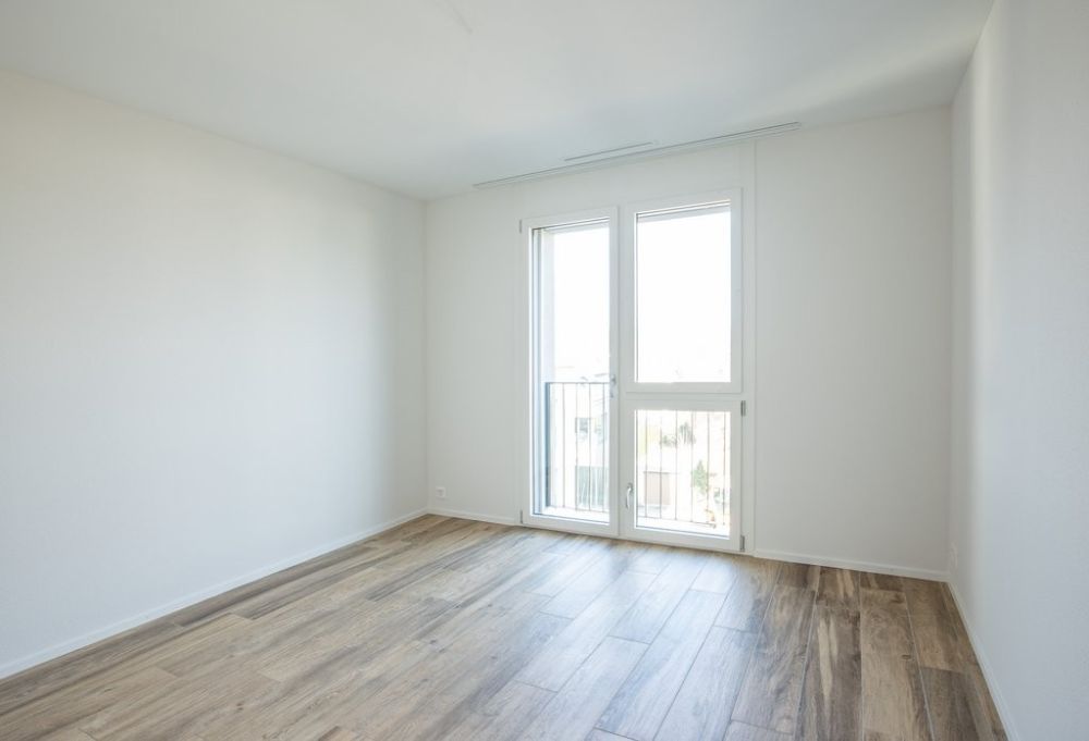 Grosszügige, helle Wohnung mit Balkon und eigener Waschküche - Zimmer