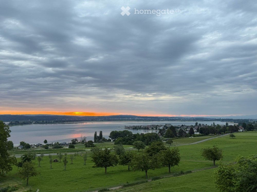 Wohnen im wunderschönen Schloss Lohnegg mit Seesicht - Bild 1