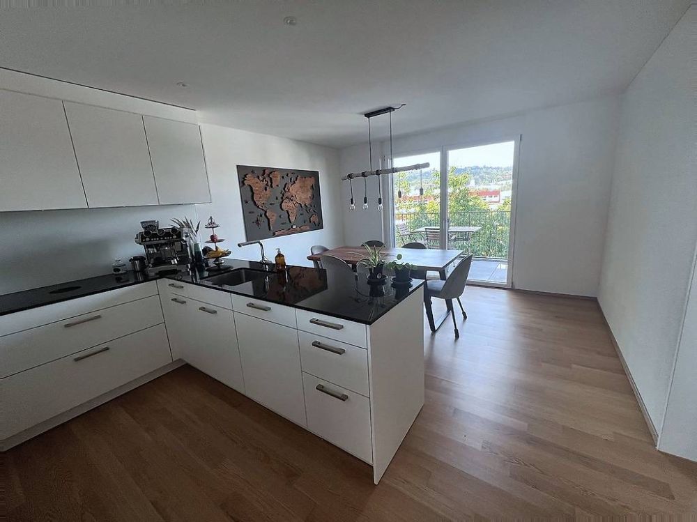 Helle 3.5-Zimmer-Wohnung mit Balkon&Loggia ab Dezember in SG - Bild 2