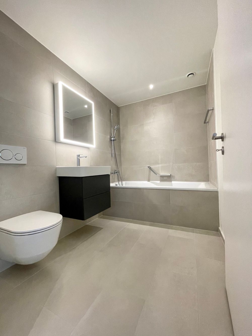 Exklusive 4.5 Zimmer Wohnung im Rhyfall Tower mit Rheinblick - Bild 10