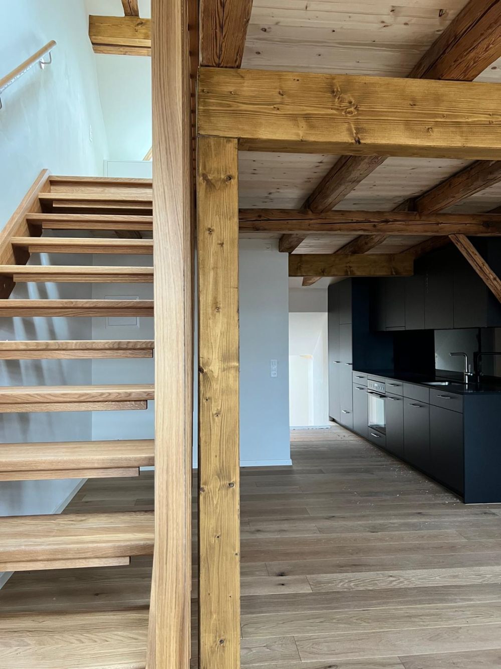 Stilvolle 2.5-Zimmer-Maisonette-Wohnung mit Gartensitzplatz - Bild 11