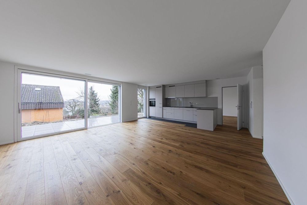 Moderne, helle 3.5-Zimmerwohnung  mit wunderschönem Gartensitzplatz - Bild 2