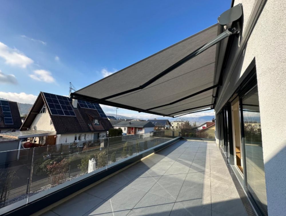 Neuwertige 4.5-Zimmer-Wohnung mit 50 m² Sonnenterrasse, Bora-Küche und 2 E-Parkplätzen - Bild 3