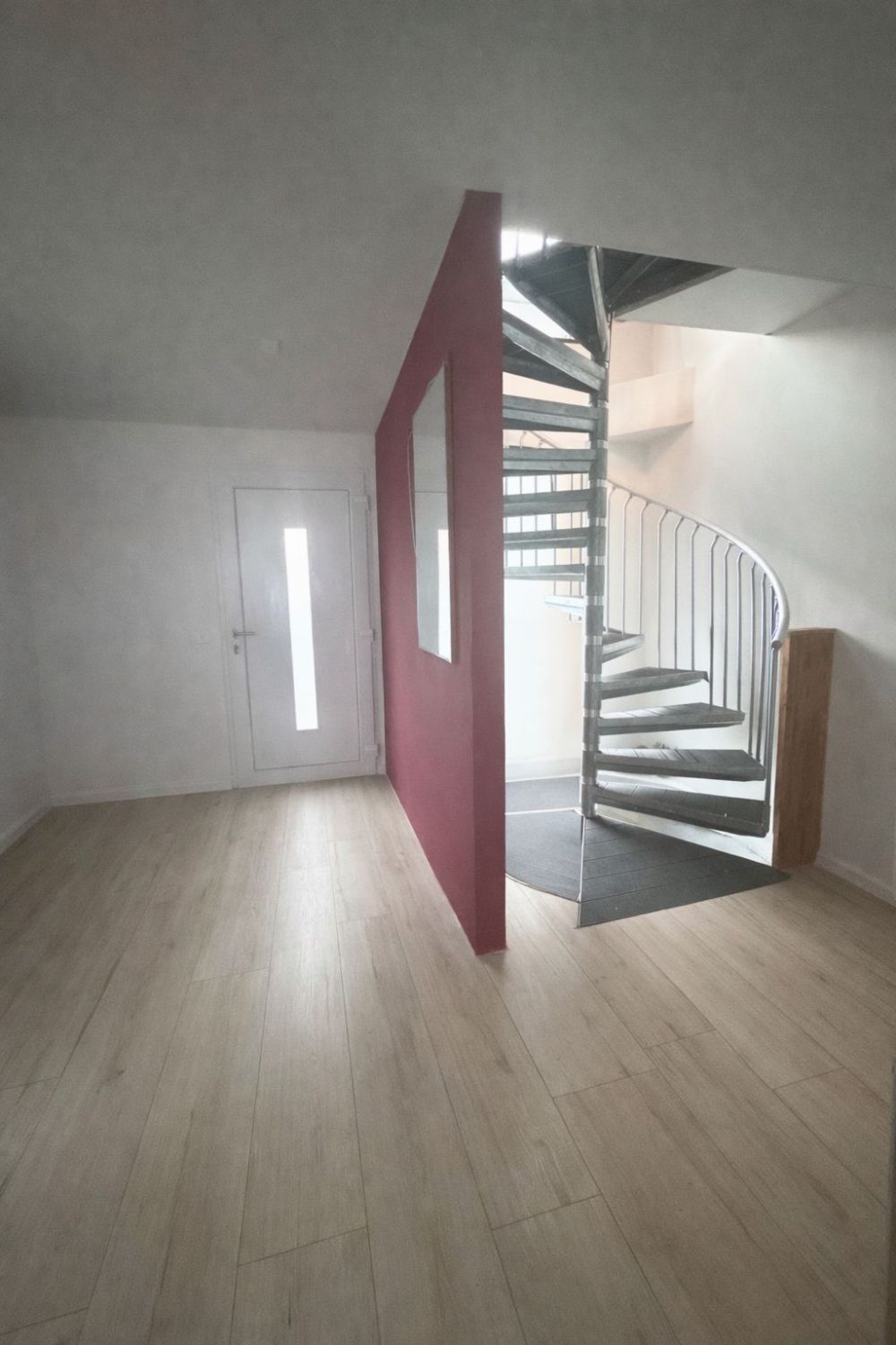 Moderne 3-Zimmer-Maisonette-Wohnung in Feldmeilen mit Balkon und Garten - Bild 2