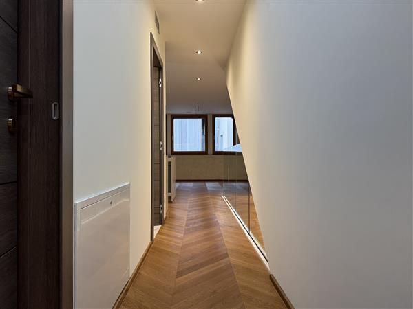 Lugano: Appartamento duplex 4.5 locali - Corridoio