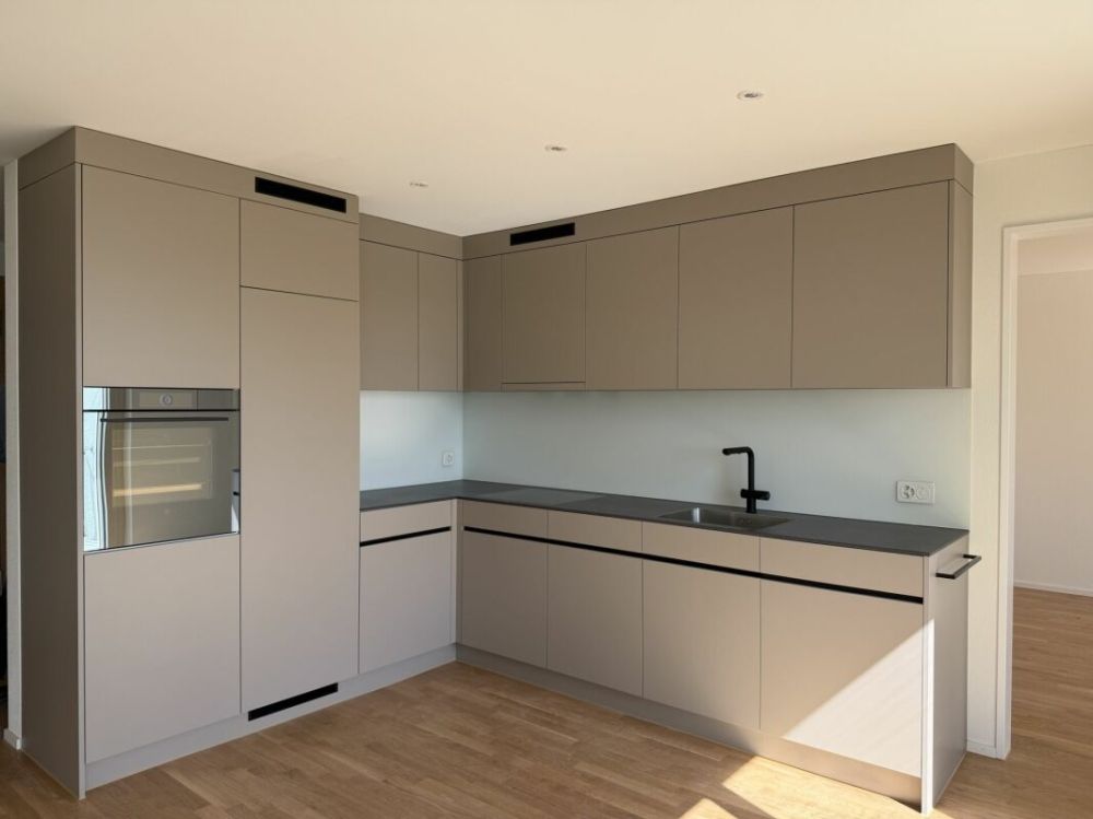 Hochwertige 2.5 Zimmer-Wohnung mit herrlichem Blick über den Zürichsee - Küche
