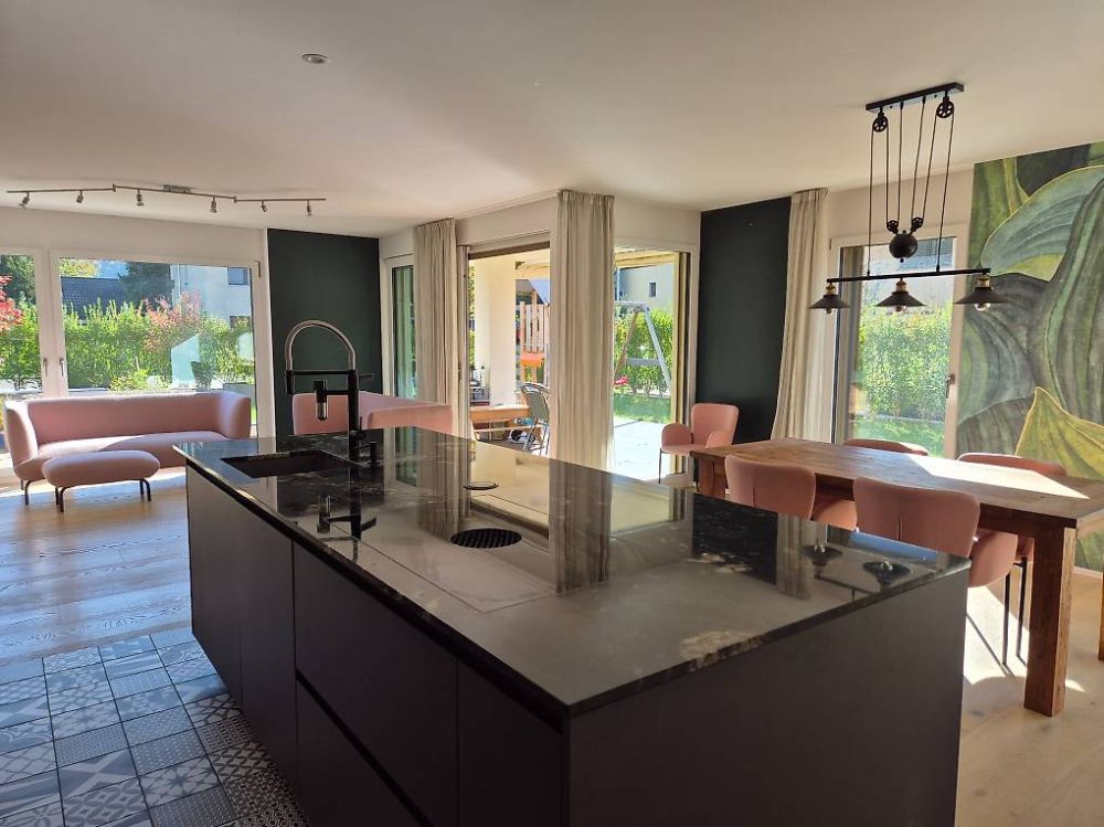 Attraktive 5.5-Zimmer Gartenwohnung (Neubau 2022) mit grosszügigem Sitzplatz und Garten - Bild 4