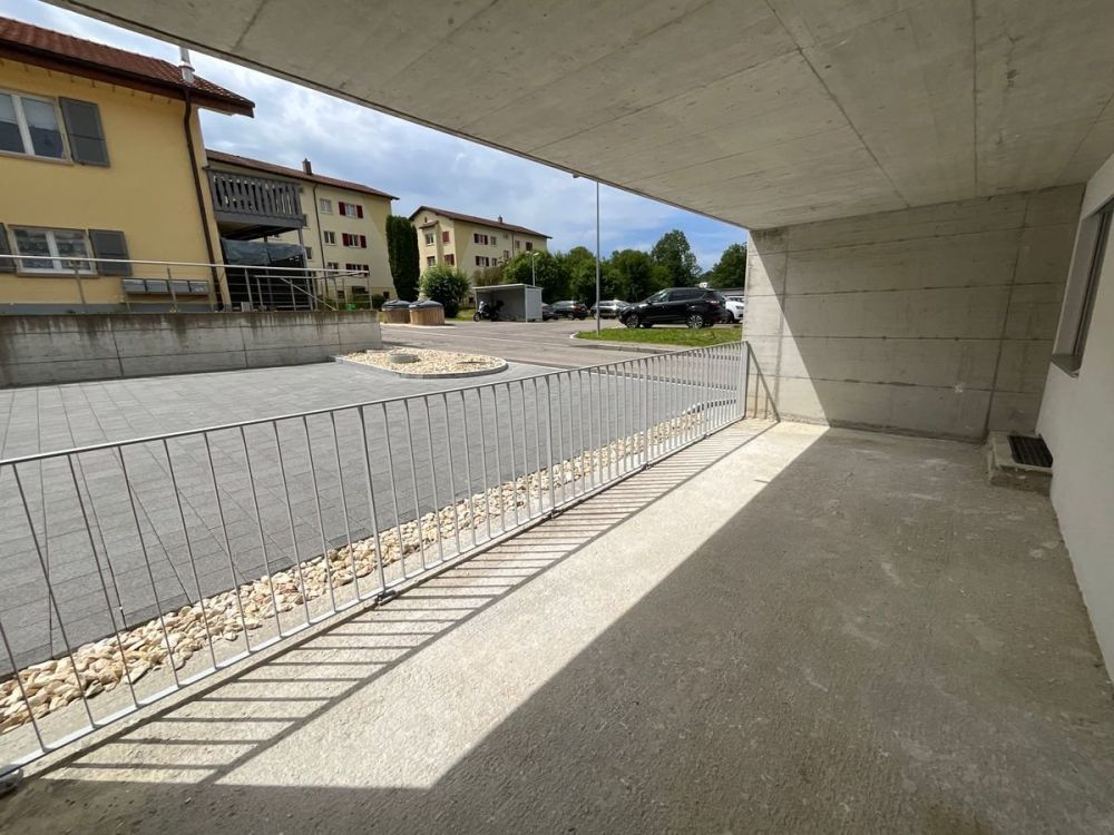 Wohnung mit 3 Zimmern und privater Terrasse renoviert - Bild 8