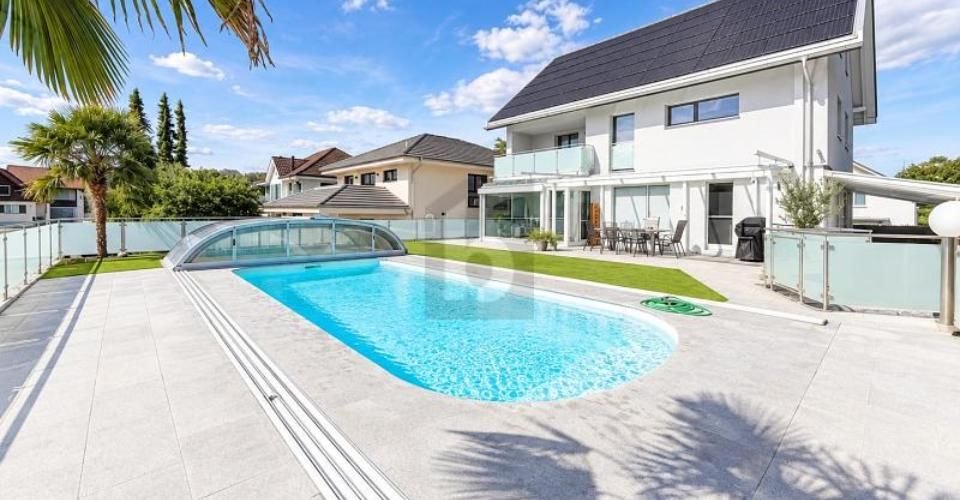 EXKLUSIV MIT POOL & LUXURIÖSEM WELLNESSBAD - Maison 7.5 pièces - image - 1
