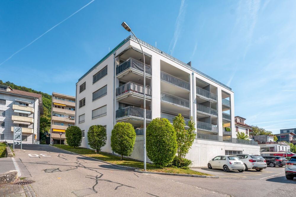 Moderne und helle 3.5-Zimmerwohnung mit grossem Balkon in Pieterlen - Bild 1