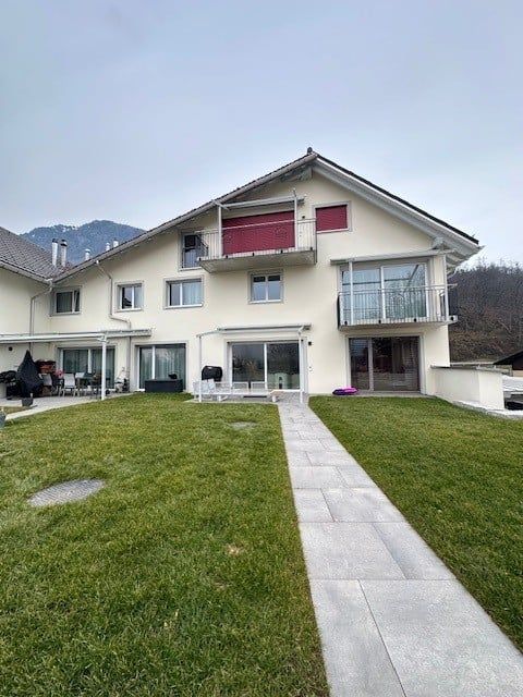 Grosszügige und moderne 4.5-Zimmerwohnung im Erdgeschoss mit Gartensitzplatz - Bild 1