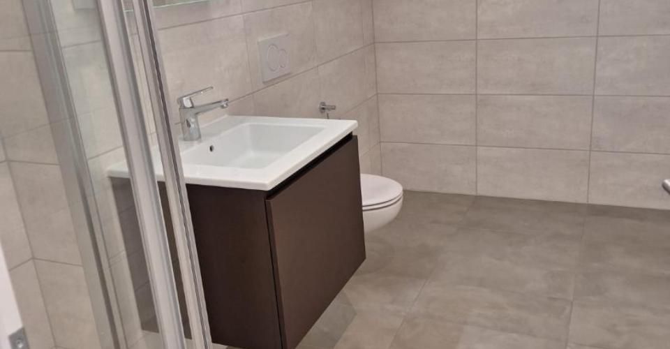 Cet appartement de 2,5 pièces, situé aux combles, vous offre - Appartement 2 pièces - image - 5