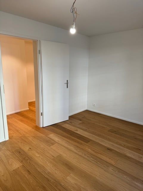 Ab 1.4.2026 -  Wunderschöne 2.5 Zi Wohnung W2, lauschiger Balkon - Bild 8