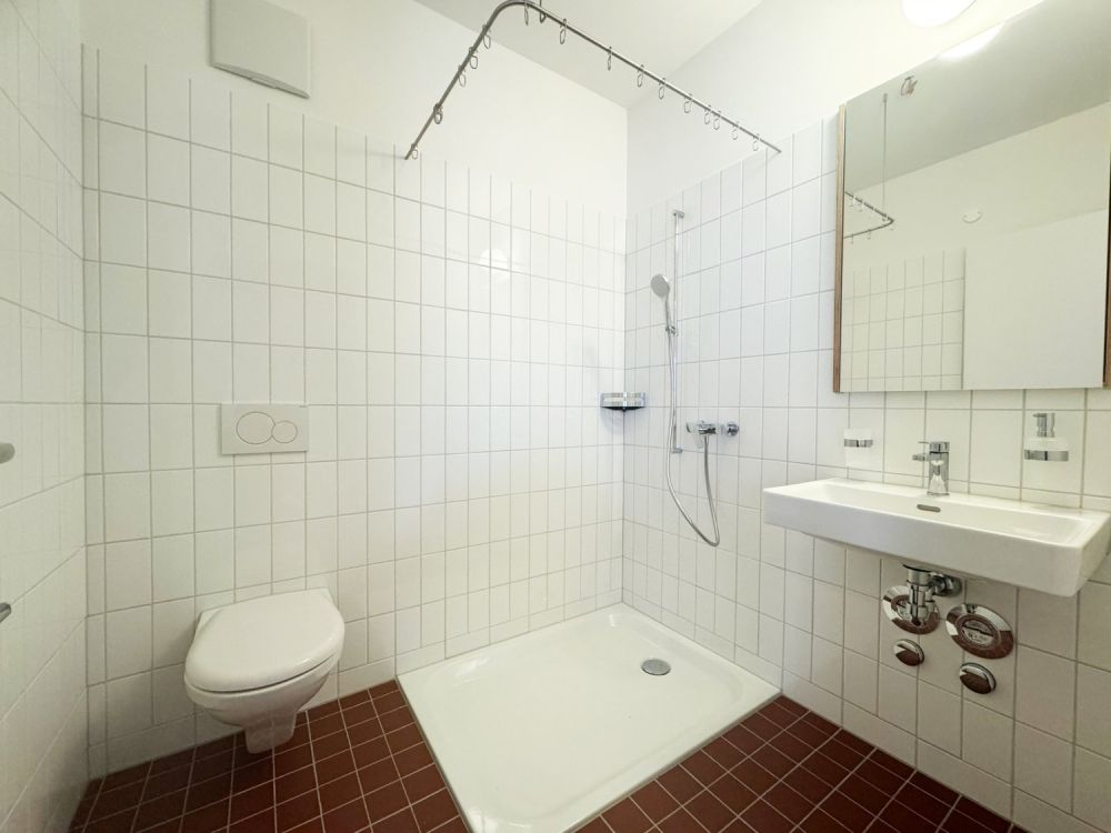 Moderne 3.5-Zimmer-Wohnung mit hohen Decken und Liftzugang - Bild 8