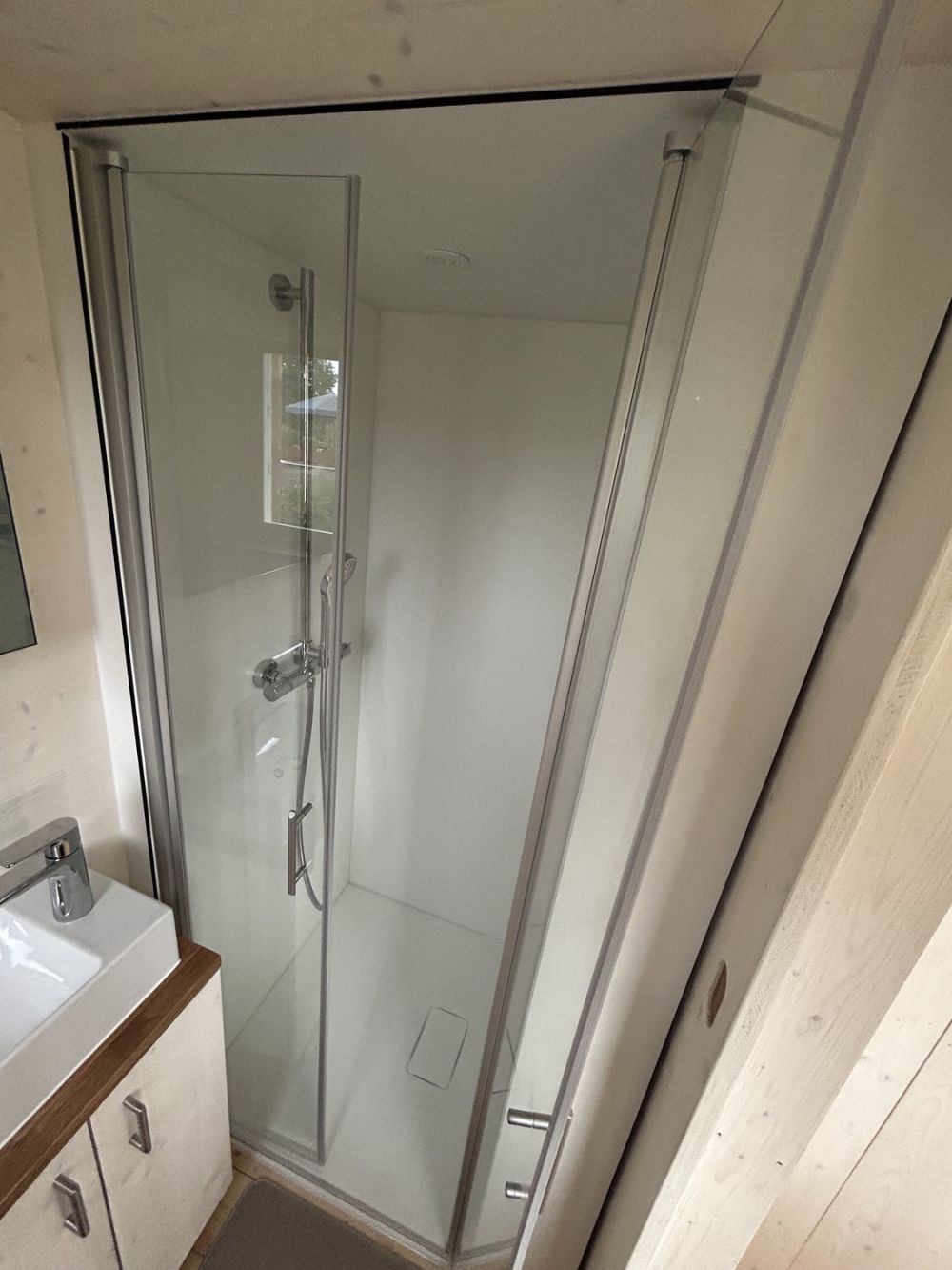 DE Bodensee-Gaienhofen-Premium Natur Tiny House - Dusche