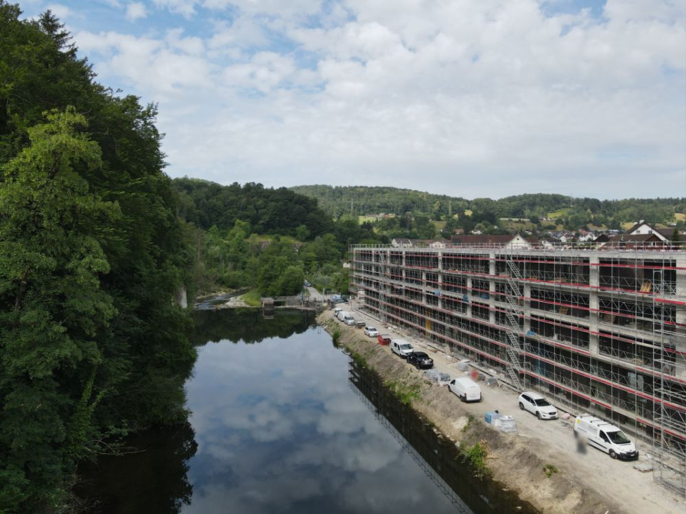 Erstvermietung! 3.5-Zimmer-Wohnung mit Terrasse direkt am Wasser inkl. Einstellplatz - Aussenansicht