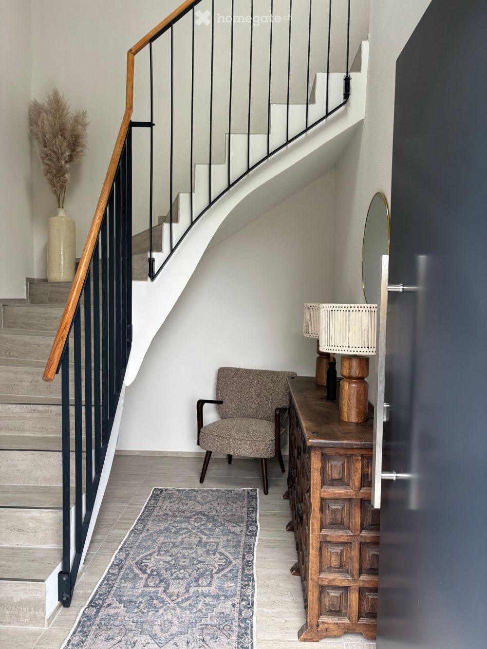 4.5 Zi-Wohnung mit eigenem Eingang – wie ein Haus + 2 Parkplätze inkl. - Bild 2