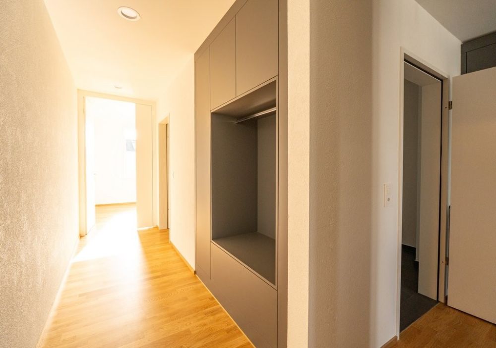 ERSTVERMIETUNG IN LIESTAL - jede Wohnung mit eigenem Waschturm - Eingang.jpg